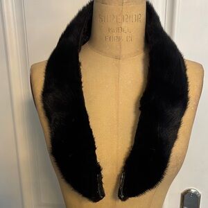 Elegant vintage Black mink  Fur Collar